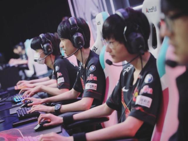 以及在伊蒂 以及在伊蒂